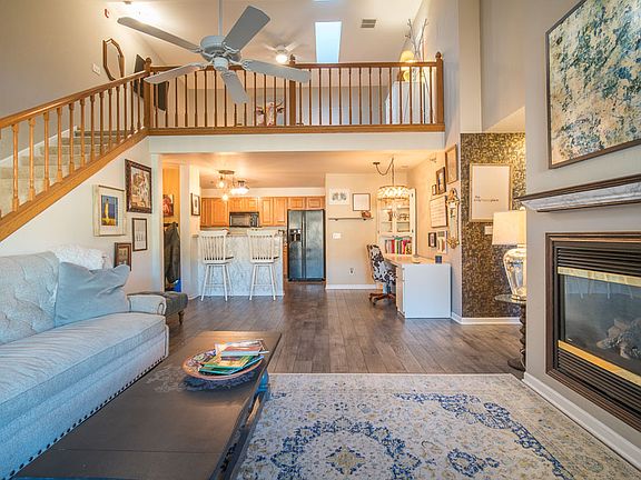 2nd image of 480 N Silverbrook Dr Unit 202