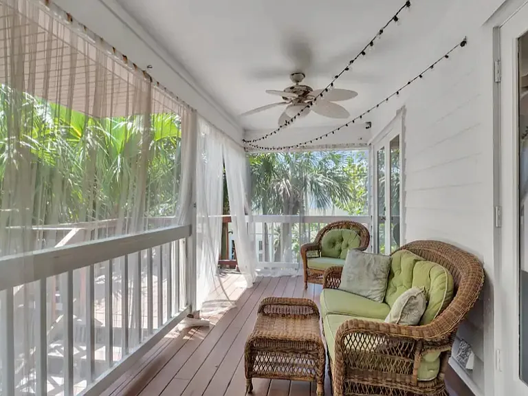 1821 E Barefoot Pl — Photo 12