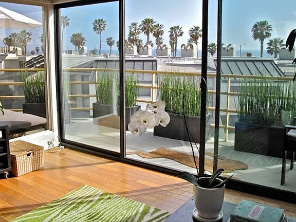 3rd image of 32 Sea Colony Dr