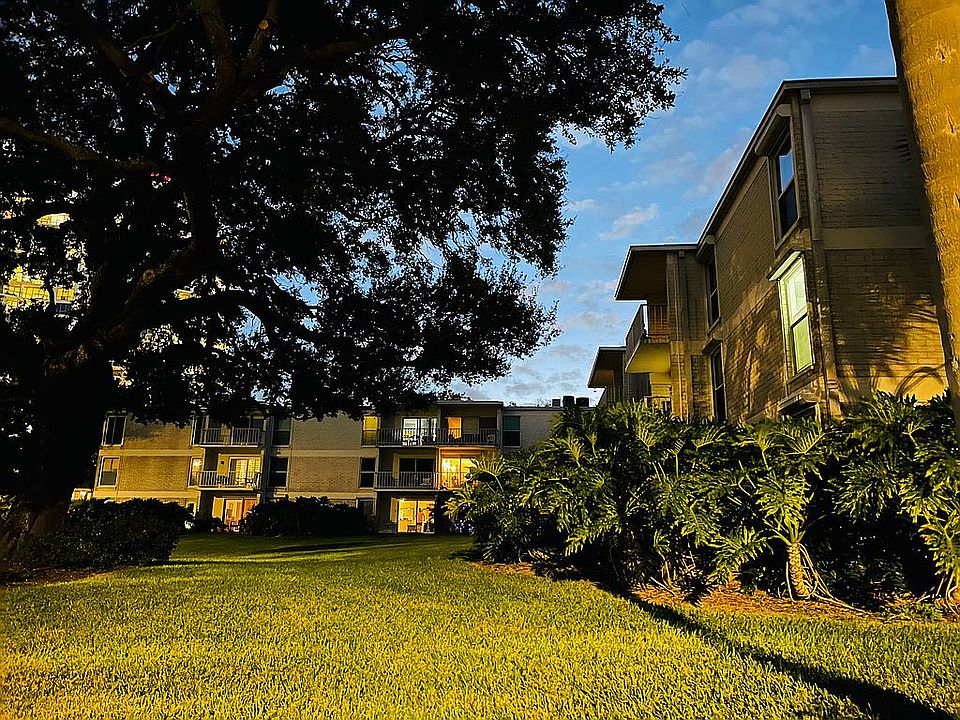 1st image of 3325 Bayshore Blvd Unit E13