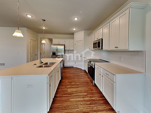 4th image of 1056 Castor Dr