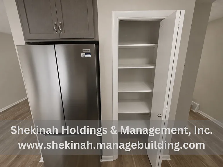 Kitchen (Virtually Staged)