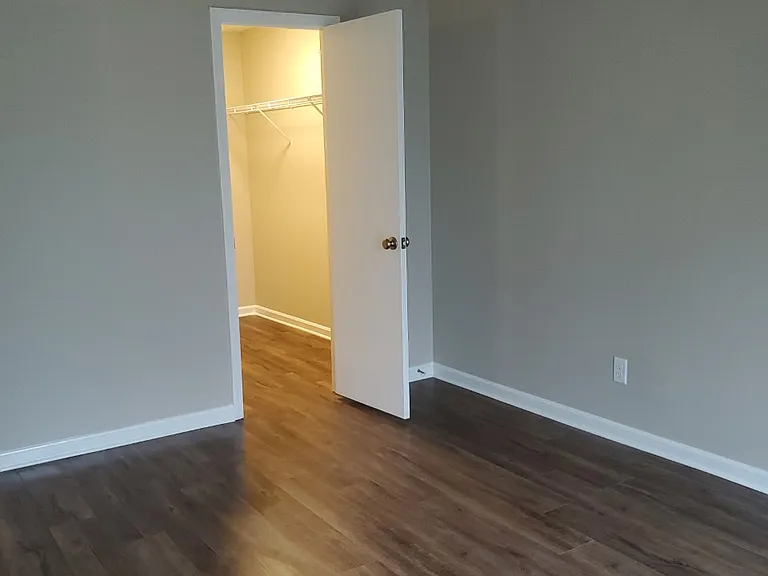 Lone Star Apartments — Photo 6