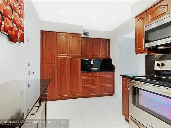 2nd image of 3200 NE 36th St APT 318