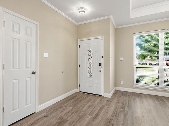 5th image of 4925 Longwood Ct