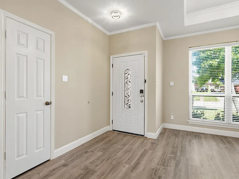 4925 Longwood Ct — Photo 5