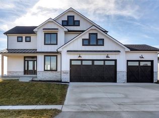 10132 Rhaenys Rd, West Des Moines, IA 50266