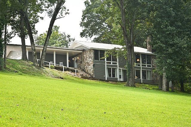 1st image of 3655 Waverly Dr NE