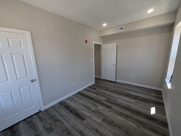 4th image of 4995 W Thompson St #2F