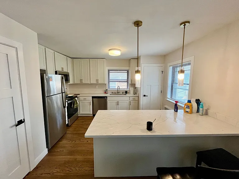 2600 E Kenwood Blvd — Photo 17