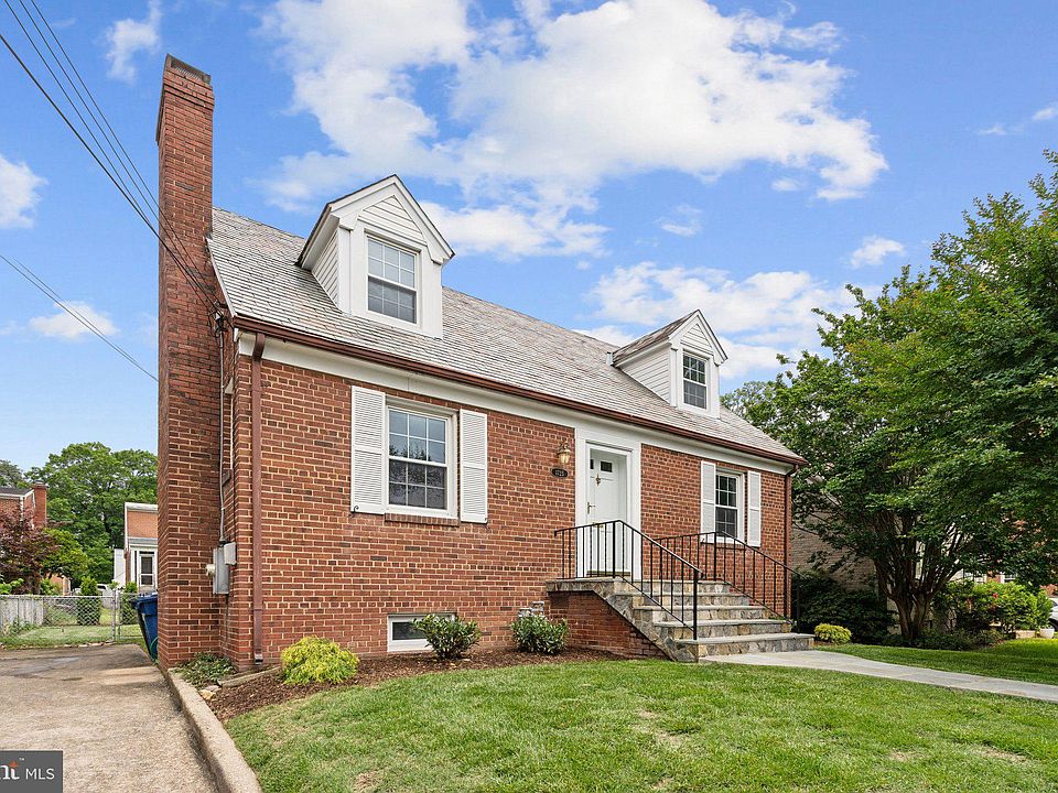 1st image of 1725 Oakcrest Dr