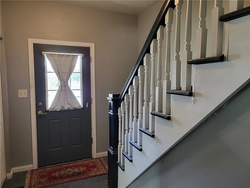 3 bed, 2.5 bath, $900 — Photo 3