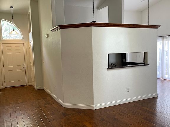 Wide entrance from the front door.