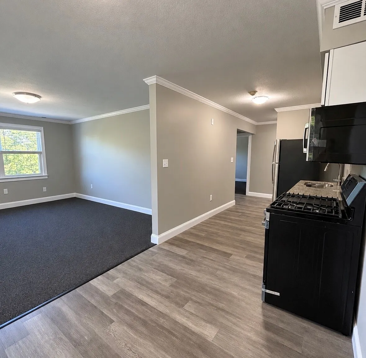 Oak Hill Apartments — Photo 4