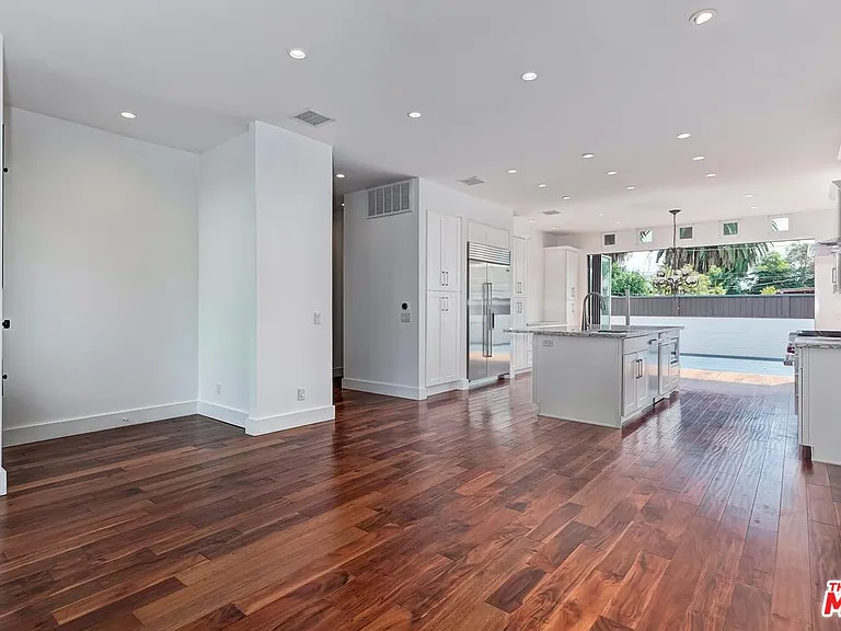 7270 Waring Ave — Photo 6