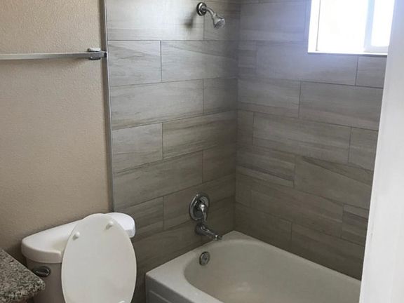 5th image of 305 N 10th St APT 33