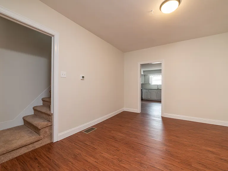 570 W Louther St — Photo 7