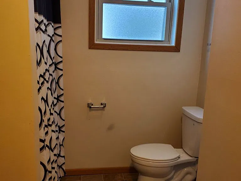 807-809 May Ct — Photo 5
