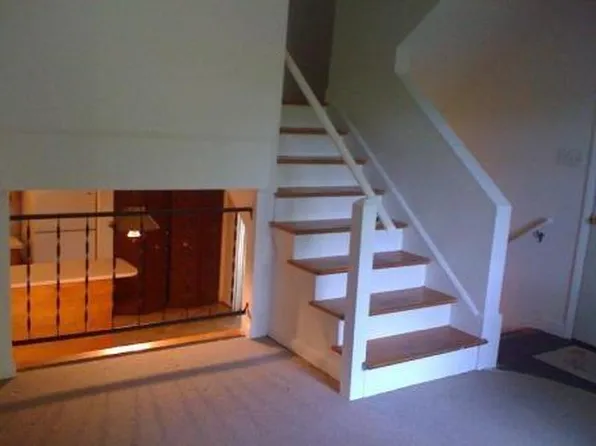 419 Woodhaven Ct, Charlottesville, VA 22902