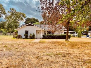 2117 Bush Dr, Huntsville, TX 77320