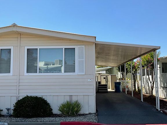 3rd image of 225 Club House Dr