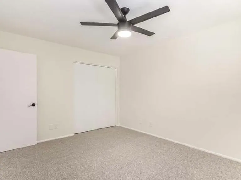 1227 E Campus Dr — Photo 7