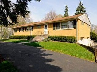 87 Haman Rd, Inverness, IL 60067