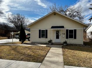 715 NE 5th St, Madison, SD 57042