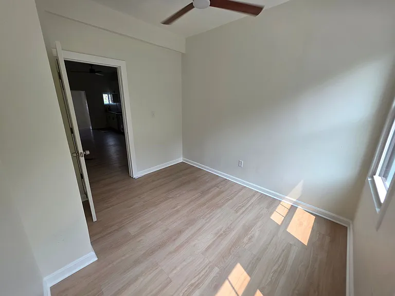407 E Carson St — Photo 18