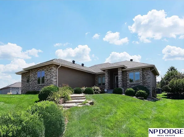 19001 Cuming Cir, Elkhorn, NE 68022