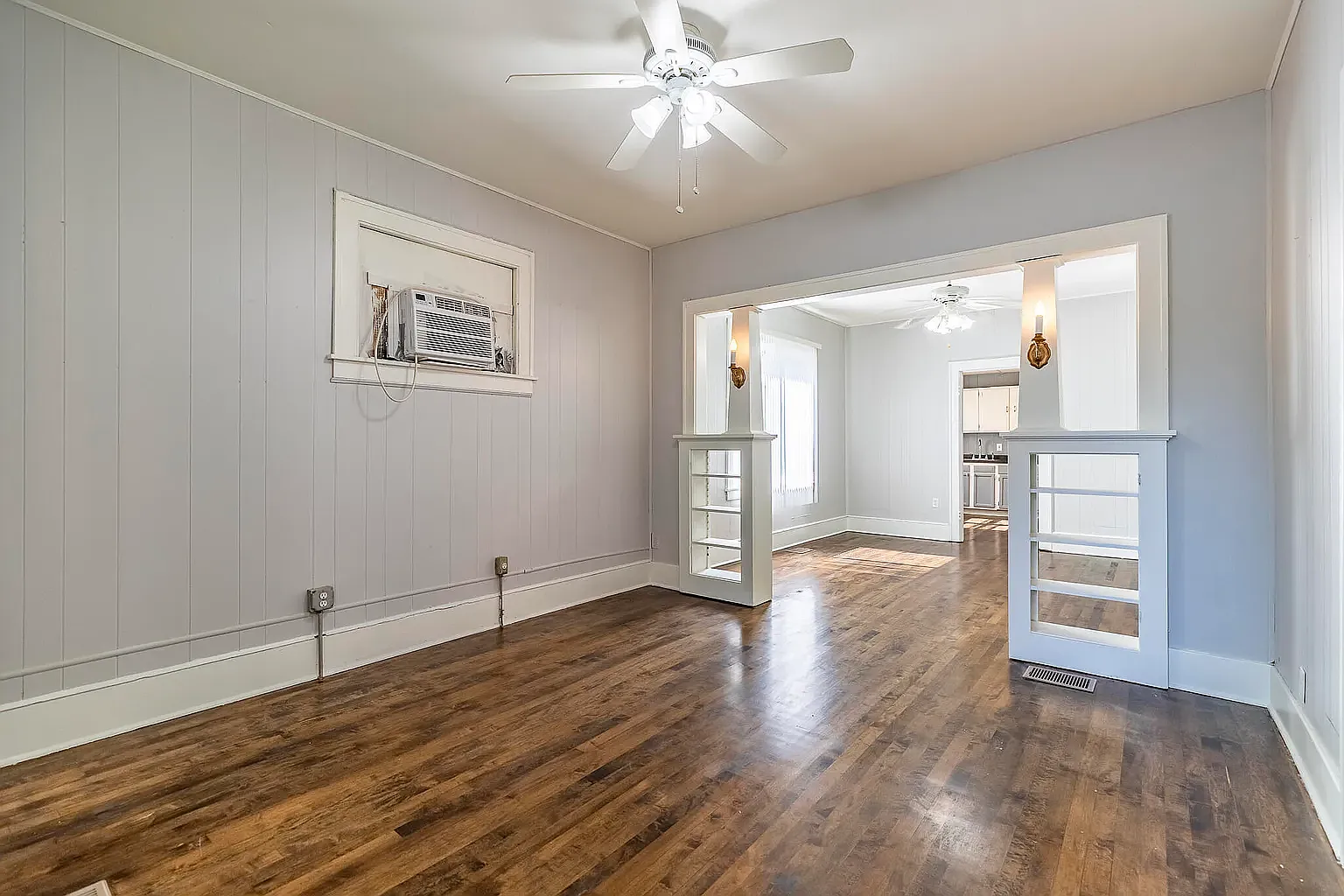 2510 White Oak Ave — Photo 3