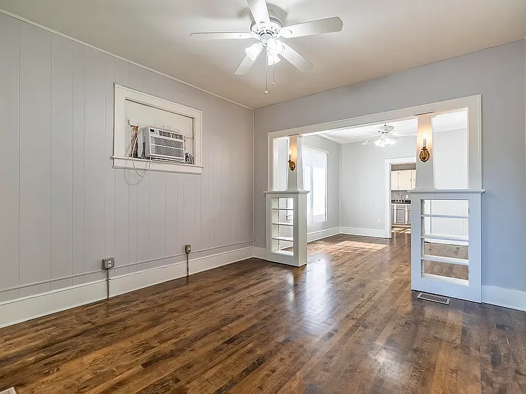 2510 White Oak Ave — Photo 3