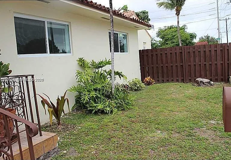 500 NW 43rd Ct #BACK — Photo 2