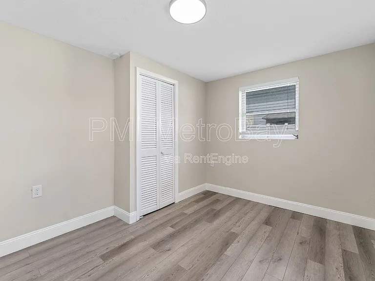 6121 N Falkenburg Rd — Photo 29