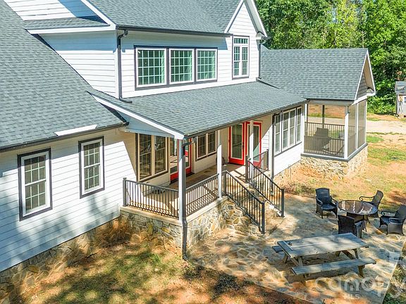 3rd image of 378 Walnut Tree Rd