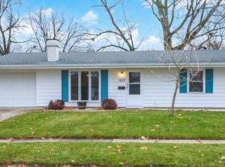 1217 Mount Vernon Dr, Bloomington, IL