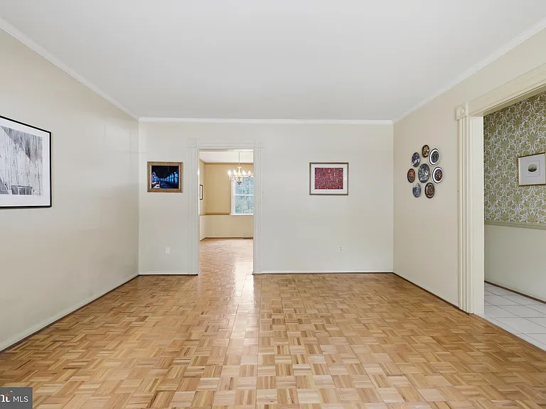 8350 Glastonbury Ct — Photo 6