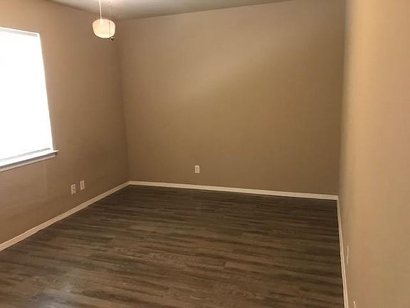 3rd image of 1208 W Hunt St