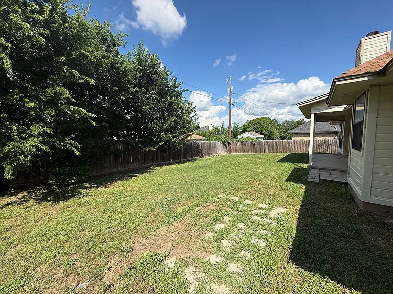 1815 Diana Ln — Photo 37