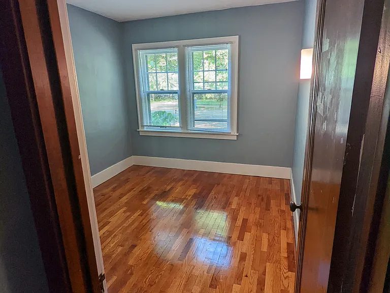 225 N Foster Ave — Photo 15