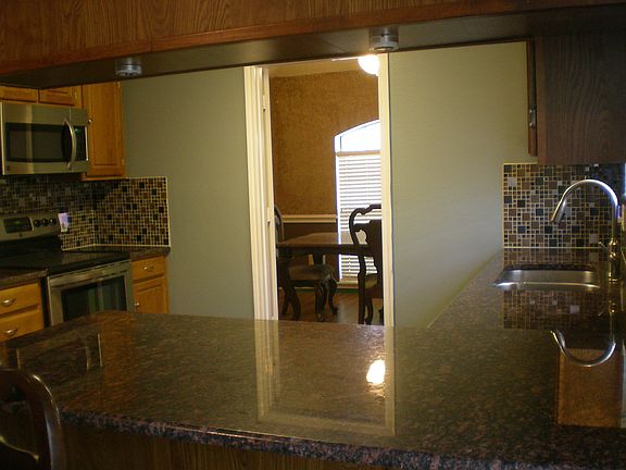 3rd image of 996 Camden Dr
