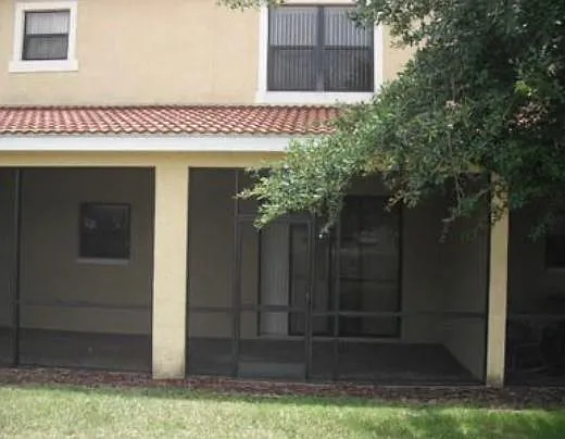 1270 Clove Dr — Photo 2