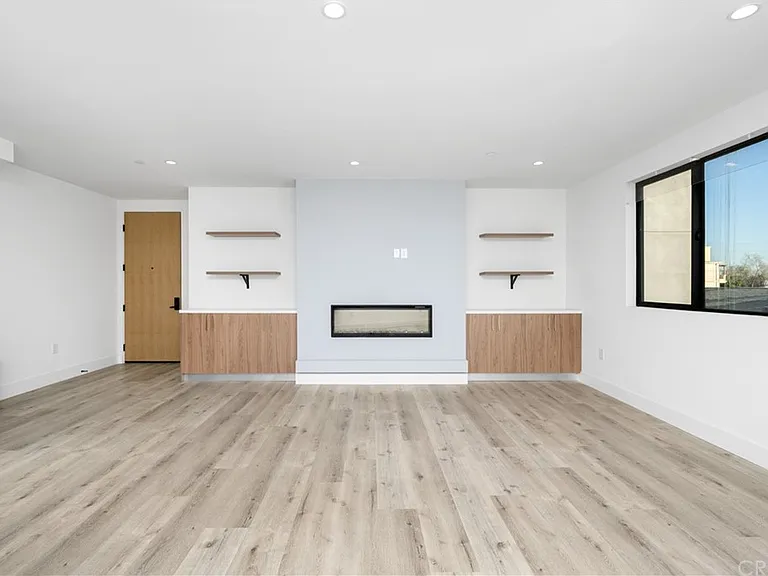5923 Laurel Canyon Blvd #200 — Photo 5