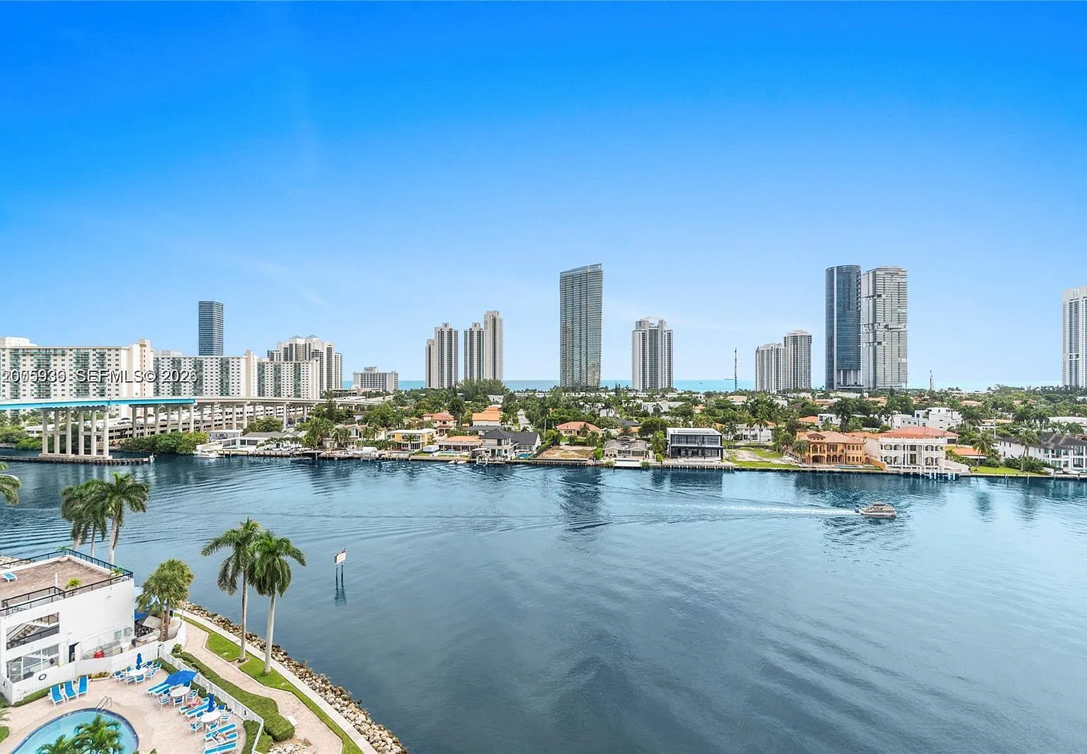 Mystic Pointe Condo No Th — Photo 1