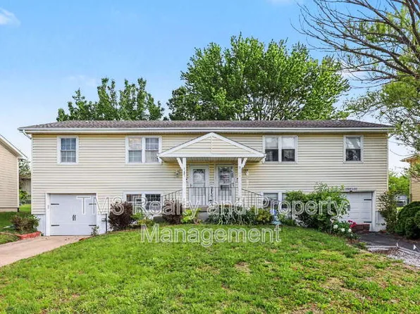 1324 E 152nd Ter, Olathe, KS 66062