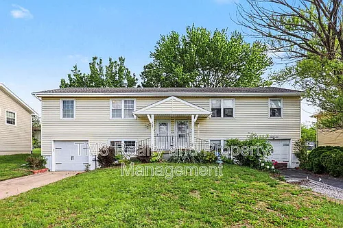 1324 E 152nd Ter Photo 1