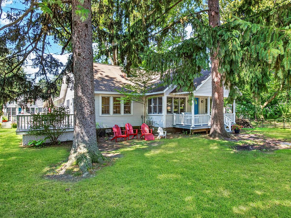 1st image of 15552 Victor Rd #1