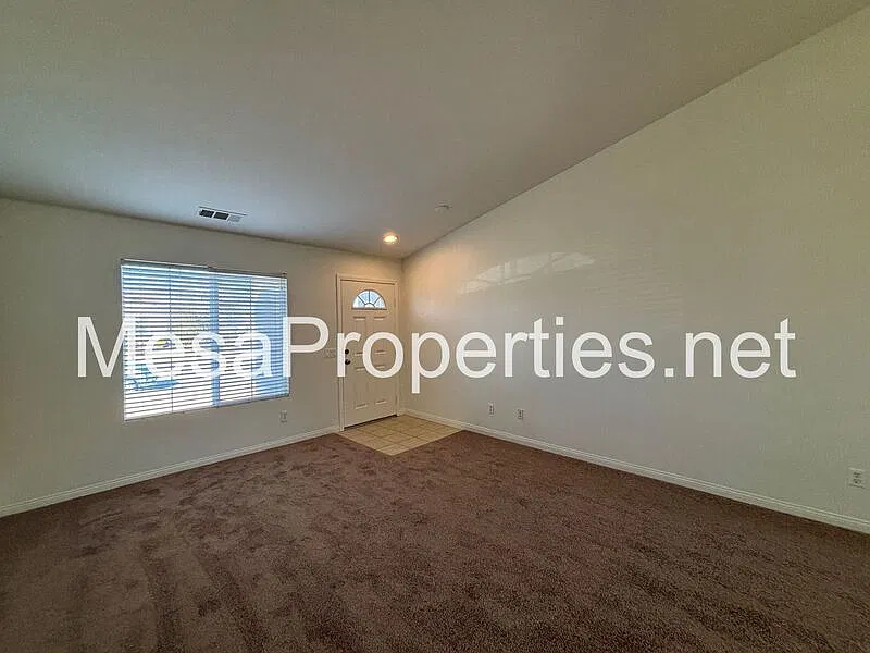 3 bed, 2.0 bath, 1712 sqft, $2,350 — Photo 3