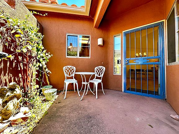 2nd image of 27 DESERT WILLOW Lane