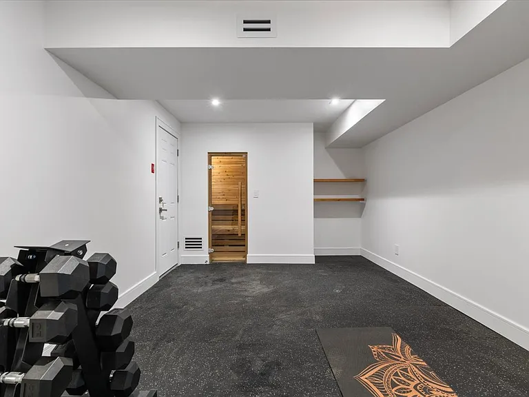 280 Shinnecock Hills Rd — Photo 38
